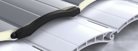 Aluminium Profile werden mit PVC-Arretierklippsen und PVC Profile mit Edelstahl - Nagelarretierungen arretiert